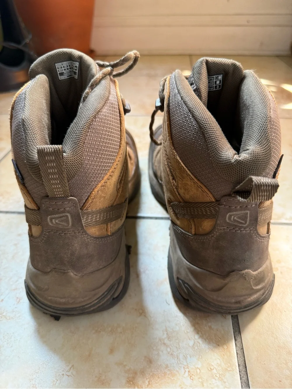 KEEN Men's Circadia Waterproof Mid Boots Size 8